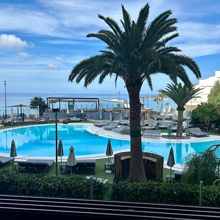 Beach Apartment Patalavaca شقة *